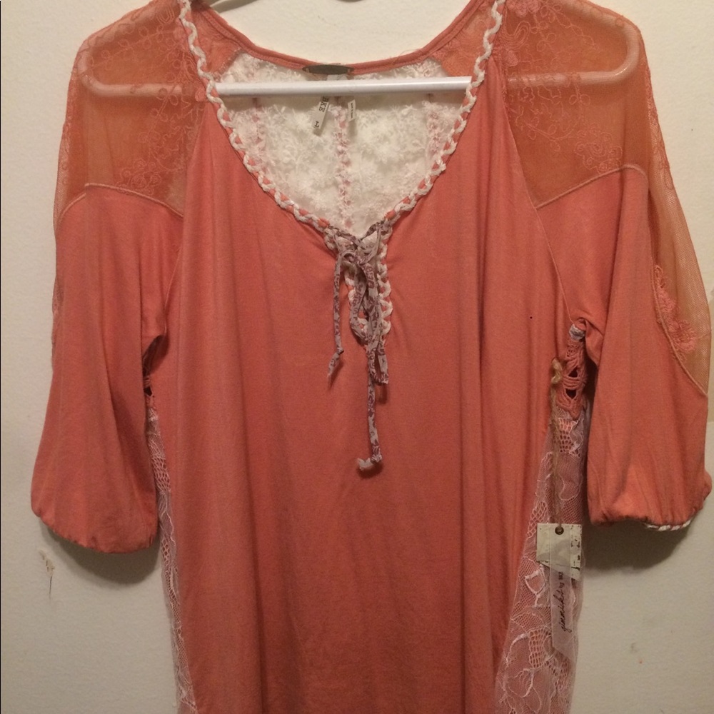 NWT! Gimmicks By BKE Large BlouseMSRP $56.95 New